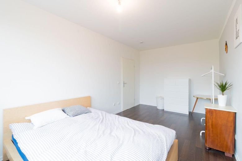 Designer terrace apartment (18 min. central station) nature, parking space (only temporarily 6-12 months) 1,700 € incl. additional costs – Schlafzimmer 2