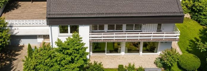 Large family house on the sunny slope with double garage