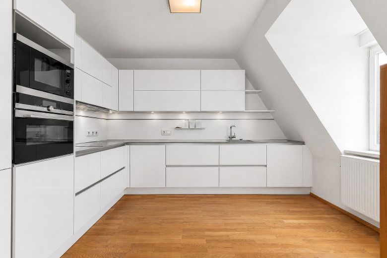 Exklusive Eigentumswohnung in bester Innenstadtlage von Mindelheim – 2 TG-Stellplätze – Küche