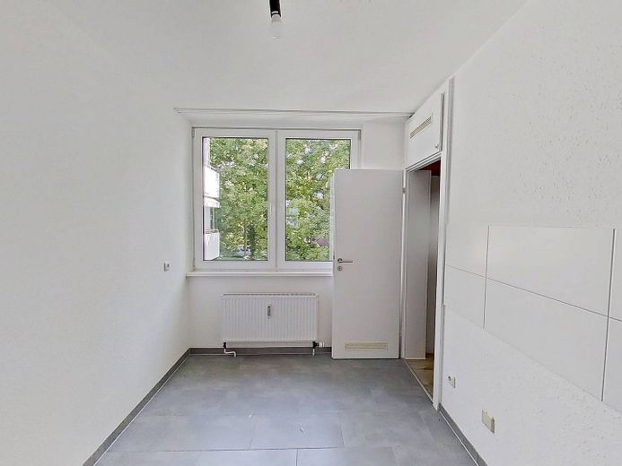 Hell und geräumig: 3-Zimmer-Wohnung. mit Balkon und Wannenbad in fußläufiger Nähe zur Innenstadt – Ansicht I: Küche