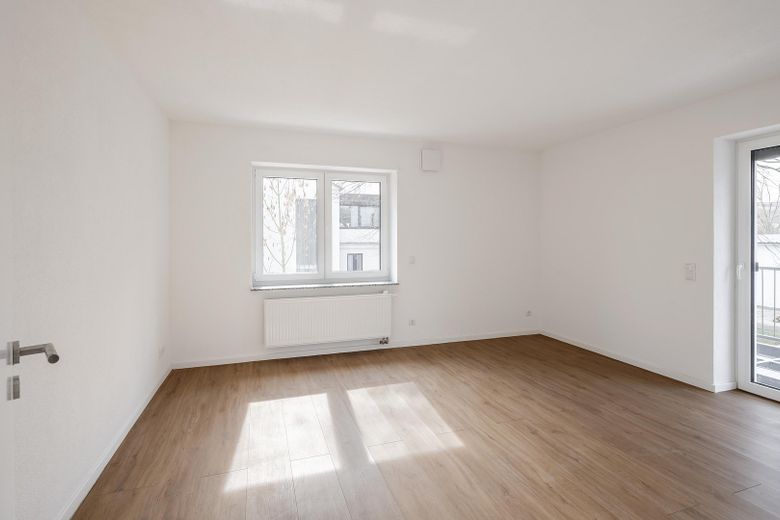 Erstbezug nach Kernsanierung: Helle 3-Zimmer-Wohnung in Mehrfamilienhaus (2.OG) – Zimmer