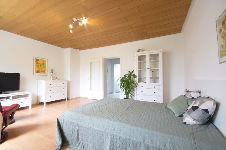 Apartment mit moderner Ausstattung, ruhig gelegen und mit direkter Straßenbahnanbindung zur Essener Innenstadt – ce1606b2fb8330582e768d163ebf38002ca53486.jpg