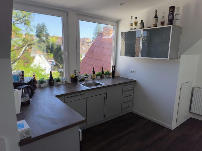 Neubau (BAFA/KfW) 85m² 2,5 ZKB helle DG-Wohnung, 2 begehbare Kleiderschränke, 3fach Verglasung – Küche mit Ausblick