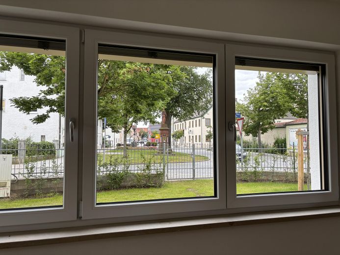 Neubau von 2024, 3-Zimmer-Wohnung mit 150 qm Garten,  Aufzug, TiGa, – Foto 1