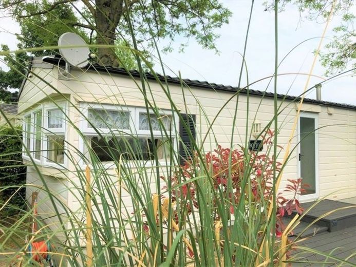 möbliertes Ferienhaus am See mit Beachclub in Lathum / Niederlande / Holland – Foto 1