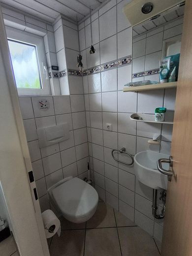 Modernisiertes Reihenmittelhaus in ruhiger Lage – Gäste WC EG
