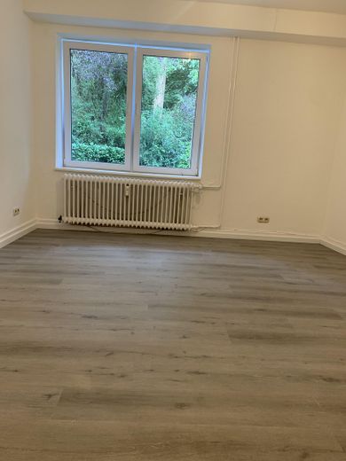 شقة مجددة حديثًا من غرفتين في الطابق الأرضي المطل على الحديقة مع مطبخ مجهز جديد – Zimmer 1