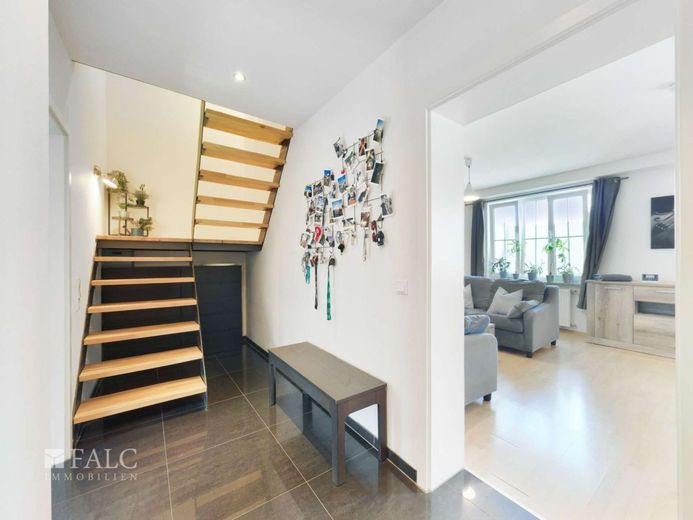 Maisonetteflair trifft Stadtleben: Stilvolle 3 Zimmerwohnung über den Dächern von Elberfeld! – Diele