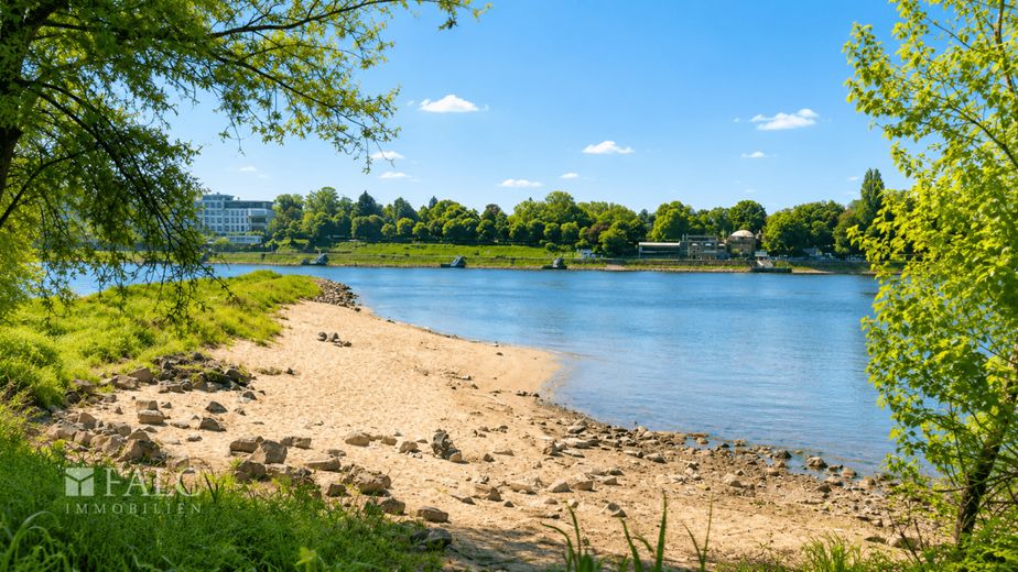 Familienfreundliche Wohnung in Rheinlage mit attraktivem Entwicklungspotenzial – Rheinstrand