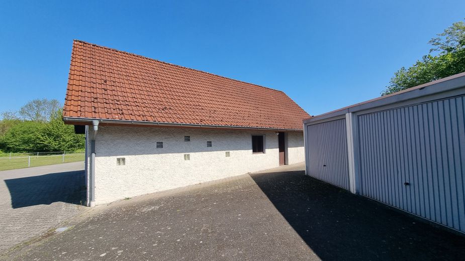 Garage und Nebengebäude