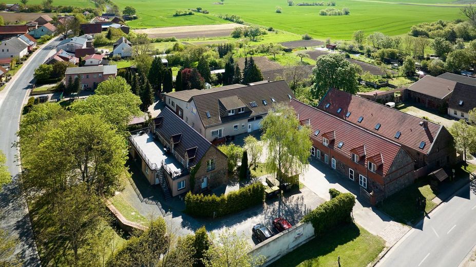 Parsteinsee’de benzersiz yatırım fırsatı – 19 konut birimli etkileyici dört cepheli çiftlik – Fotoğraf 1