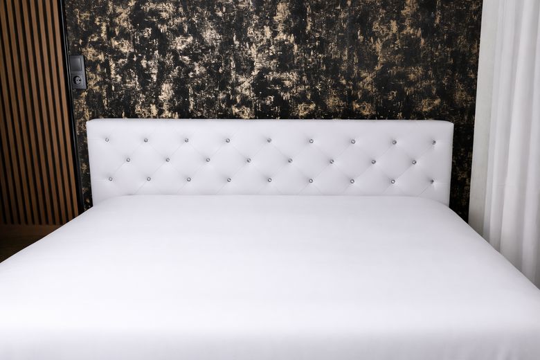 Möbliertes Penhouse mit Küche, modernem Bad & tollem Ausblick auf riesiegem Balkon – Schlafzimmer