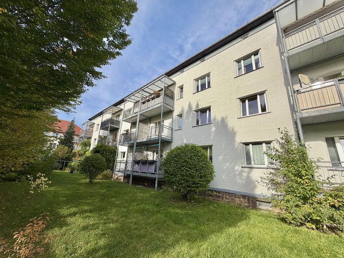 2-Raum-Wohnung mit Balkon & Badewanne - WG geeignet - Parkett-Fußboden – Hausansicht - Rückseite