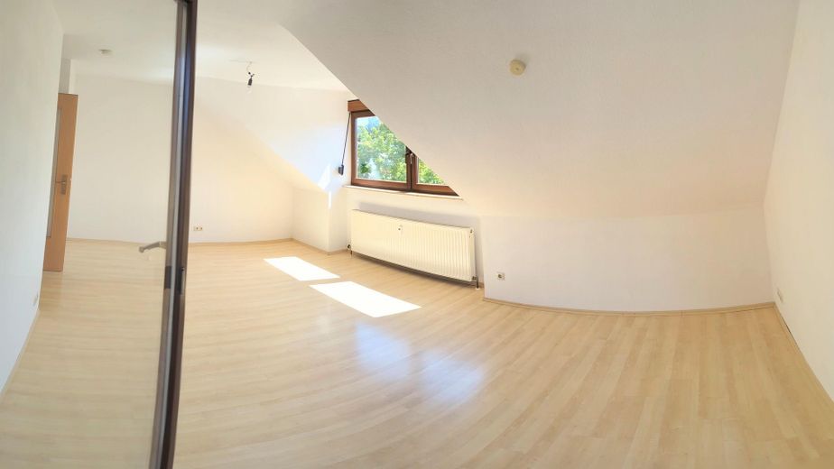 Helle 3-Zi.-Wohnung + West-Balkon & TG-Stellplatz – Wohnzimmer