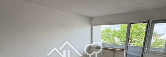 Appartamento ristrutturato di 2,5 locali in posizione centrale con 2 balconi