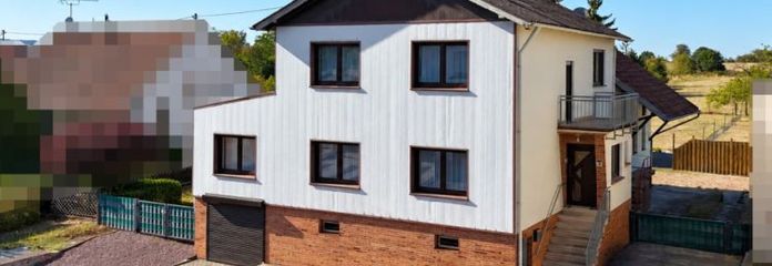 Spacious multigenerational house with garages on a large plot in Friedrichweiler
