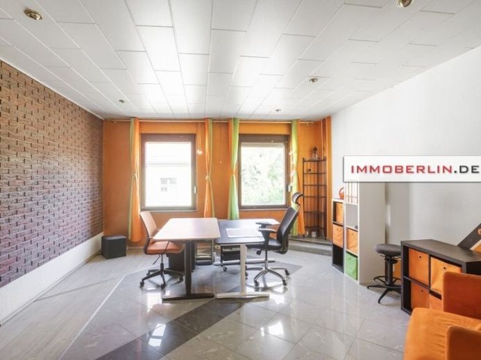 IMMOBERLIN.DE - Charaktervolles Ein-/Zweifamilienhaus mit Südwestterrasse, Innenhof & Garage – Foto 1