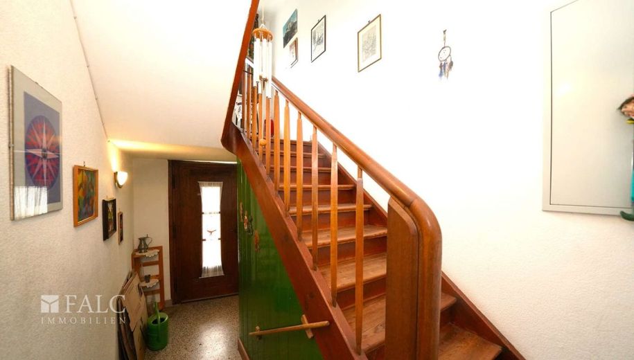 Landhaus mit viel Fläche, XXL-Scheune und 2 zusätzlichen Bauplätzen! - FALC Immobilien – Treppengeländer