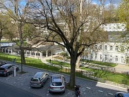 Schöne, sanierte DG Wohnung (95m²) in zentraler Kurparklage – Kurparkblick