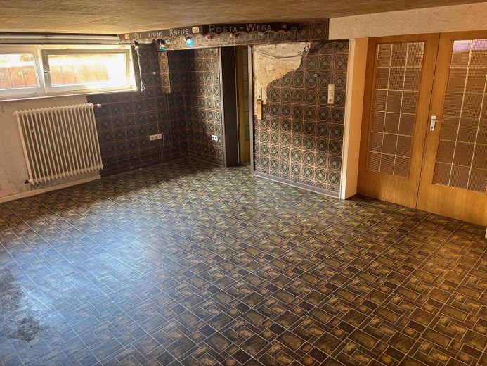 Bungalow mit großer Doppelgarage in ruhiger, zentraler Lage auf tollem Grundstück – Partyraum o.ä.