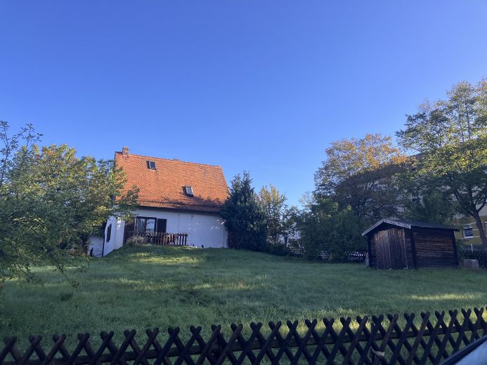 Charmantes Eckgrundstück mit Altbestand und vielen Möglichkeiten in Erlangen-Büchenbach – Foto 3