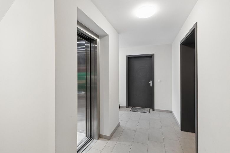 Neuwertige 3 - Zimmer - Balkonwohnung mit erstklassiger Ausstattung in Top - Lage von Meiendorf – Wohnungseingang