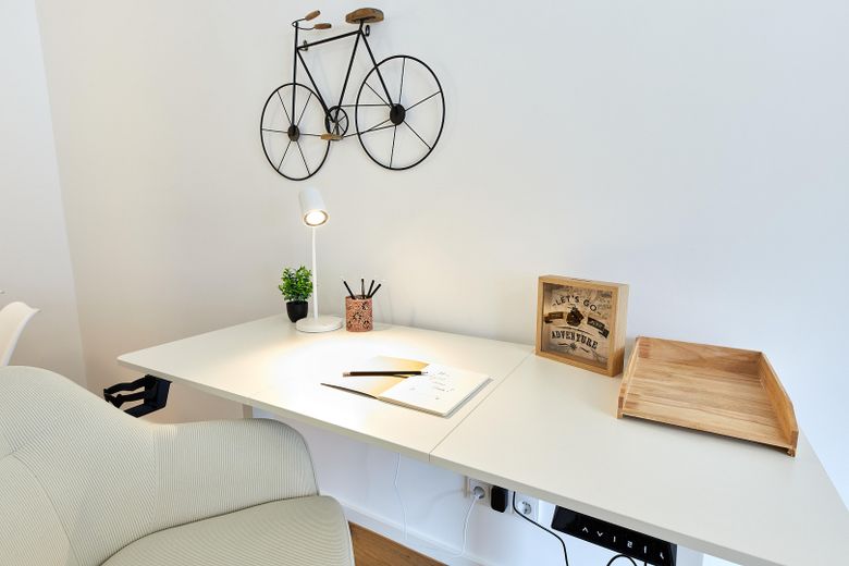 شقة مُجدَّدة ومفروشة بالكامل بأفضل مستوى -بدون عمولة- – Home Office