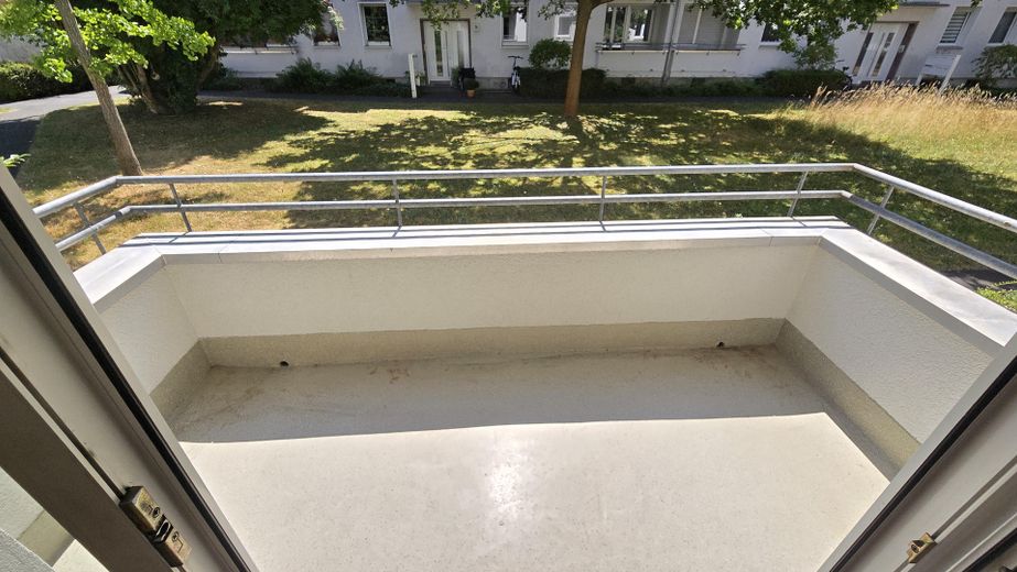 UN kampüsü ve Bundesviertel’e yakın, sakin konumda aydınlık 3 odalı daire – Balkon