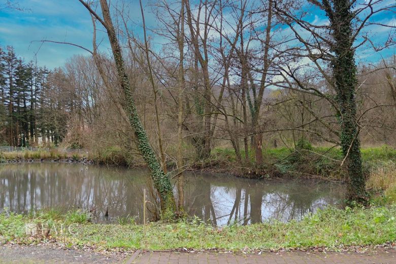 Grundstück in exclusiver Toplage mit Bestand der besonderen Art- – Teich-Schlossgarten