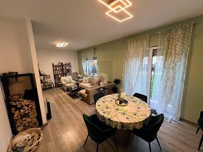 VIVERE MODERNAMENTE A CONTATTO CON LA NATURA – UN SOGNO PER LA FAMIGLIA – 1781370340_b104e5.jpg