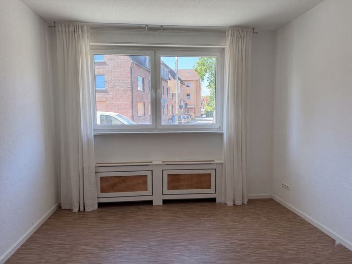 Helle & Moderne Büro- / Praxisräume im Erdgeschoss zentral gelegen in Osterfeld – Warteraum