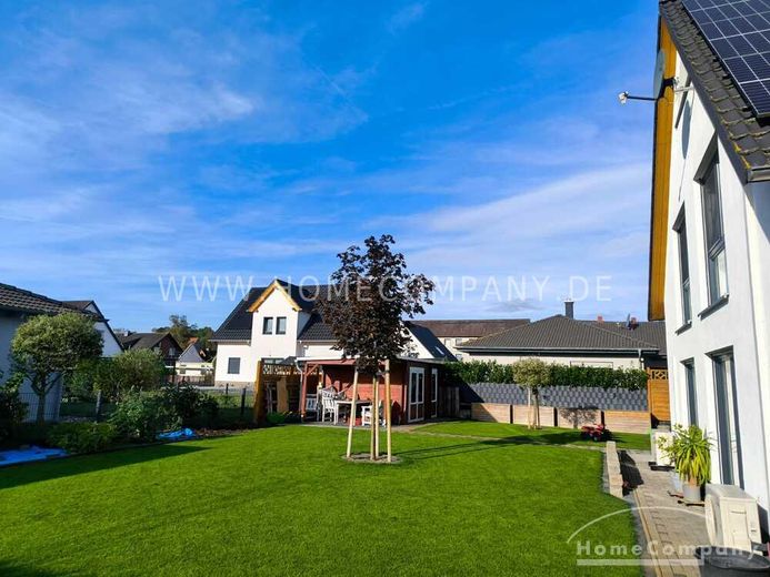 Zeer mooi, comfortabel huis met tuin, ca. 800 m² perceel en dubbele carport – 878e27783a47919502442aadb279434ef623e3da.jpg