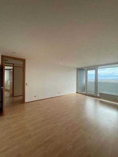 3,5 Zimmer Wohnung mit traumhaftem Ausblick – Wohnzimmer