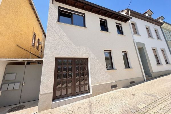 Familienfreundliches Einfamilienhaus mit Dachterrasse und viel Wohnqualität