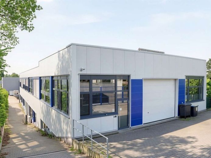 Gewerbeensemble mit Produktionsflächen, Bürobereichen, Betriebswohnungen und Entwicklungspotenzial – Foto 1