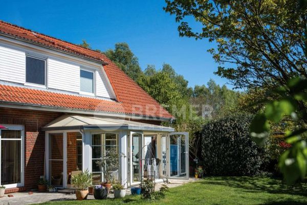 Spacious ground-floor apartment with garden, sauna & carport in Lüneburg-Oedeme