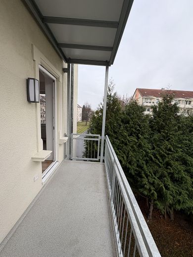 Işıkla dolup taşan 3 odalı daire, balkon ve modern banyo ile – Balkon