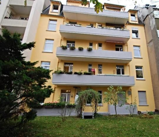 Kreuzviertel!!! Piękne mieszkanie w starej kamienicy z 3,5 pokojami i BALKONEM OD POŁUDNIOWEGO ZACHODU – Hausansicht