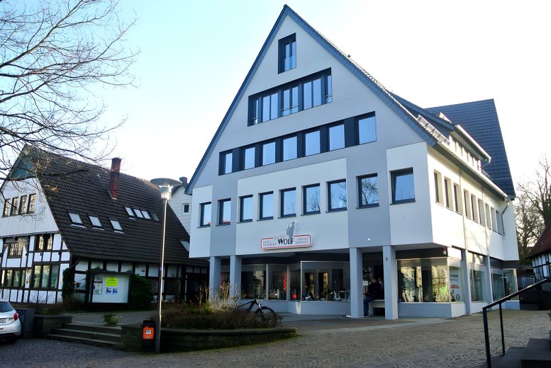 Neuwertige Maisonette-Wohnung mit Küche – Außenansicht