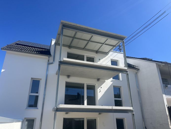 Piso de 4,5 habitaciones en Spaichingen, a estrenar en obra nueva – Außenansicht Balkon