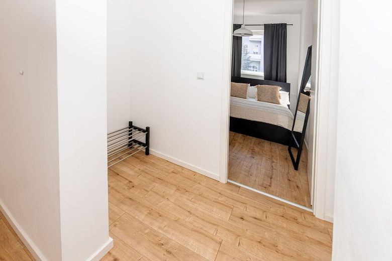 ¡Sin comisión! Tu hogar en Charlottenburg: luminoso apartamento de 3 habitaciones con balcón, cocina equipada y ascensor – Nische