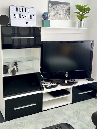 Wohnwand mit TV