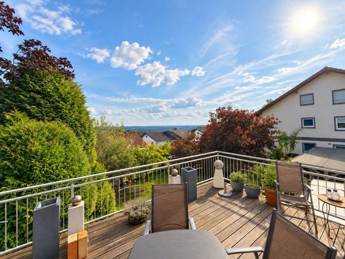 Living with a panoramic view – spacious plot and magnificent long-distance views – Photo 1