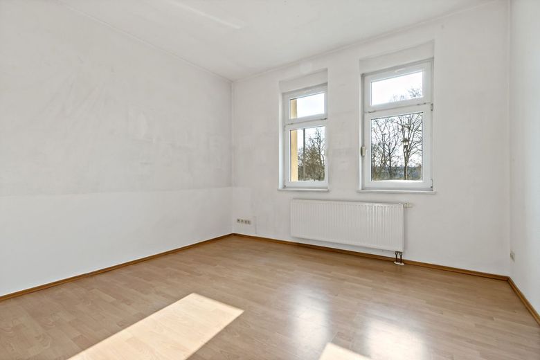 1-Raumwohnung mit Einbauküche in zentraler Lage! – Wohn- und Schlafzimmer