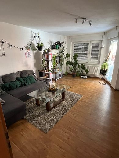 Bonito apartamento de 3 habitaciones con dos balcones en el barrio este de Karlsruhe – Wohnzimmer
