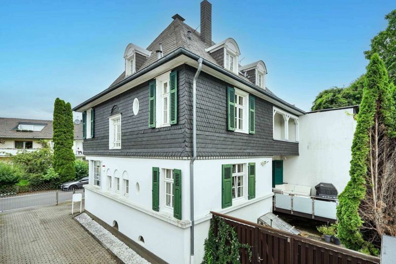 Altbau-Eleganz: Vielseitig nutzbar &amp; modernisiert - Stadtvilla in Bestlage von Bergisch-Neukirchen! – Bild 17