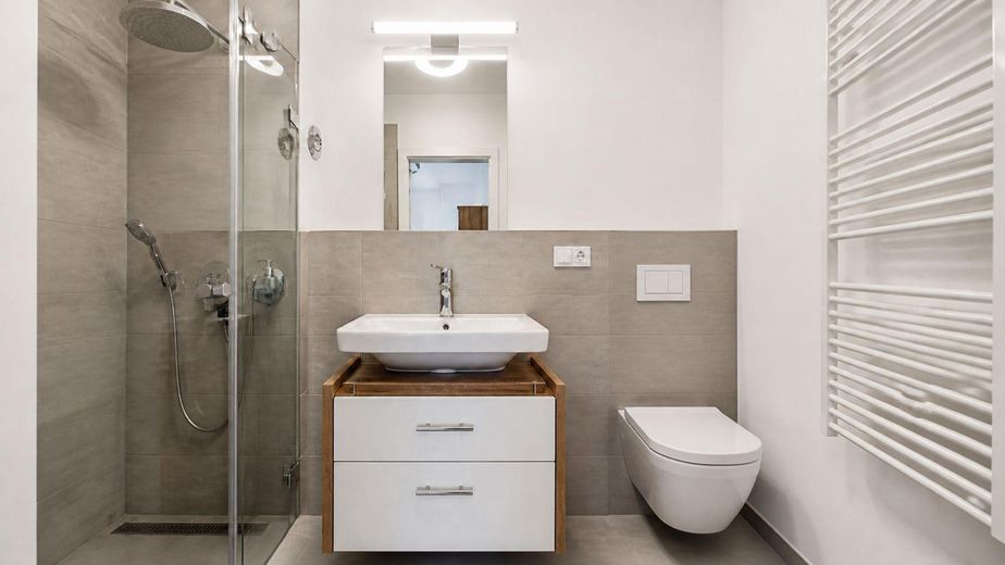 Dachgeschosswohnung mit Penthouse-Feeling – bodengleiche Dusche Gästebad