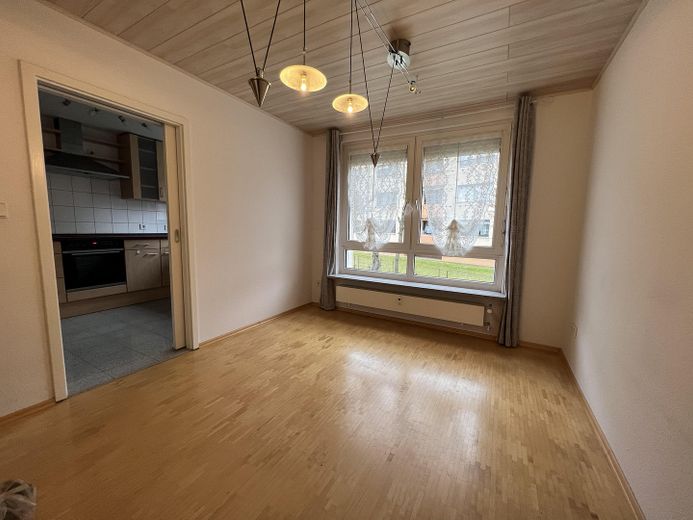 شقة حديثة ومجهزة جيدًا من 5 غرف (112م²) في موقع جيد في هرتسوغن آوراخ – Esszimmer