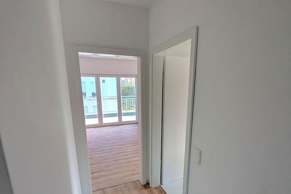 Moderne Wohlfühloase: Helle 3- bis 4-Zimmer-Obergeschosswohnung mit Balkon als Erstbezug