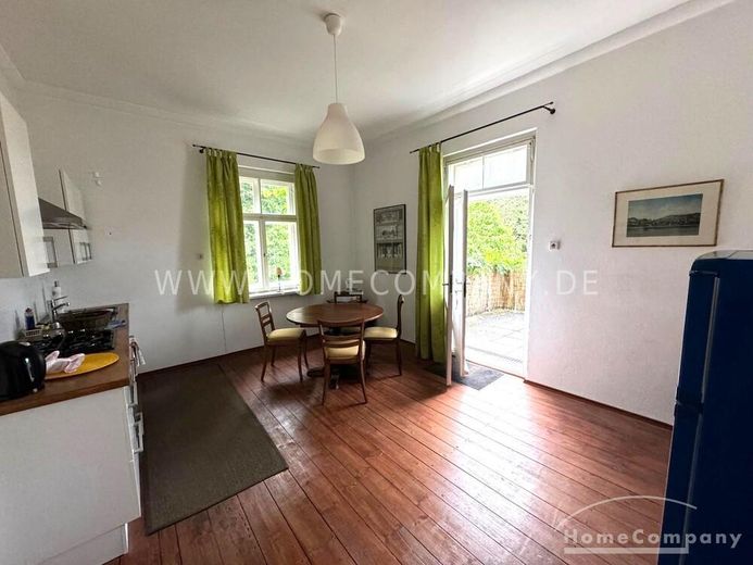 20330G HomeCompany Dresden Möbliert/Furnished 2-Zimmer Apartment mit phantastischer Aussicht über die Stadt am Loschwitzer Elbhang, grosse Dachterrasse max. 2 Personen – b2b61565923756d0f0806a2457b10a71b8cbc73c.jpg